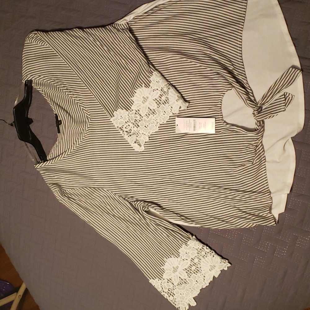 Signature Studio Black/White Blouse
